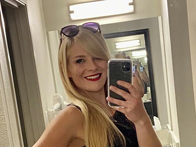 Hookup ad of Blondiegrl0 from Miamisburg, USA